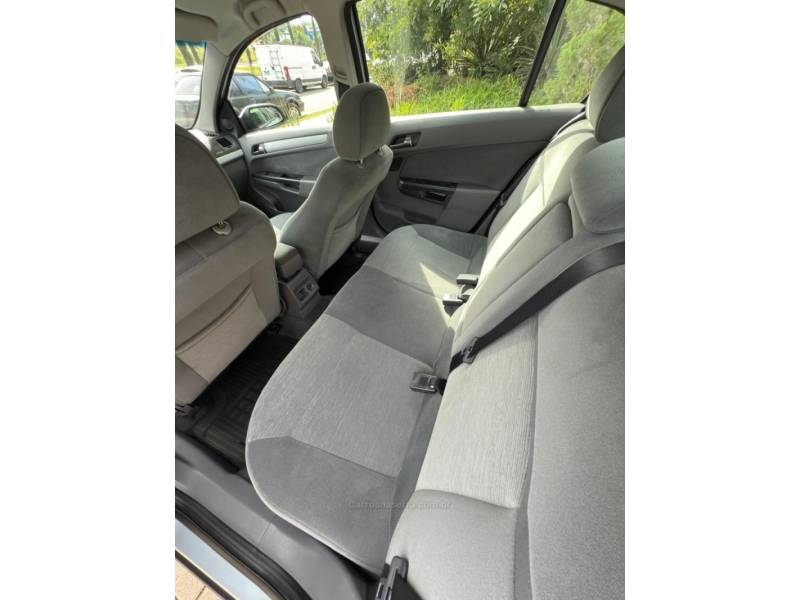 CHEVROLET - VECTRA - 2011/2011 - Prata - R$ 45.900,00