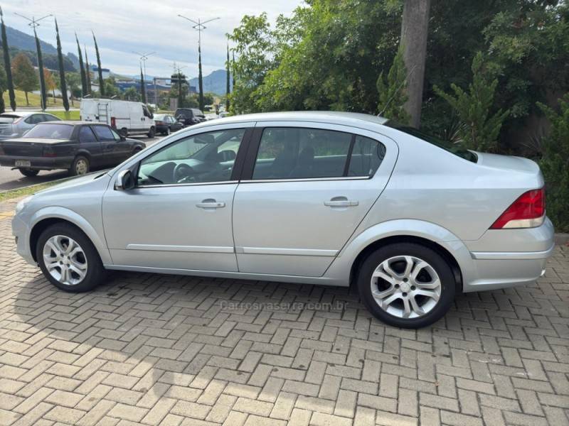 CHEVROLET - VECTRA - 2011/2011 - Prata - R$ 45.900,00