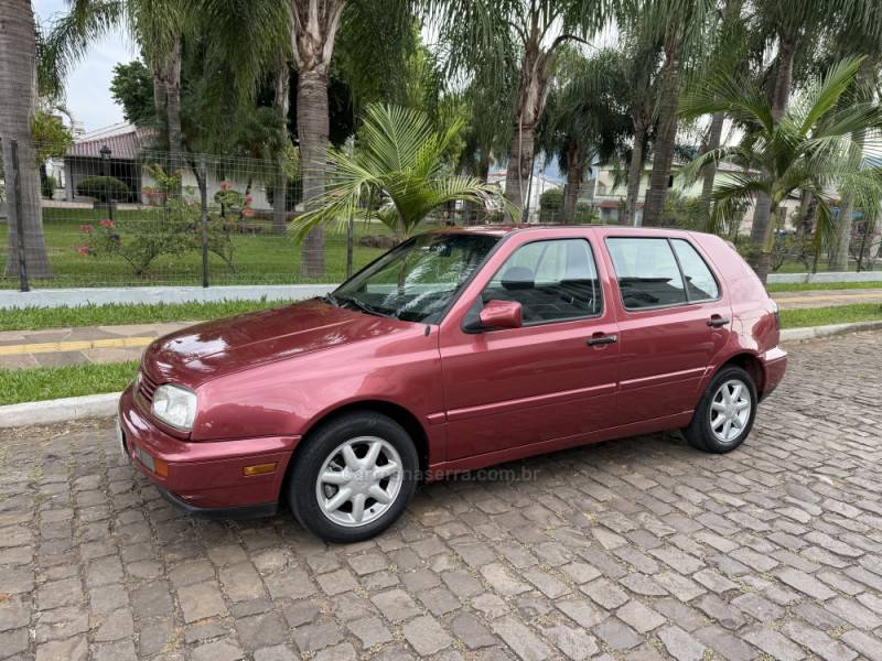 VOLKSWAGEN - GOLF - 1997/1997 - Vermelha - R$ 28.900,00
