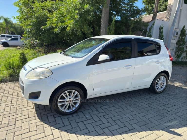 FIAT - PALIO - 2014/2014 - Branca - R$ 39.900,00