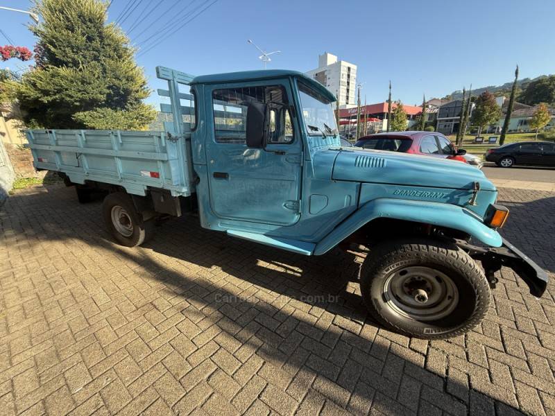 TOYOTA - BANDEIRANTE - 1963/1963 - Azul - R$ 49.900,00