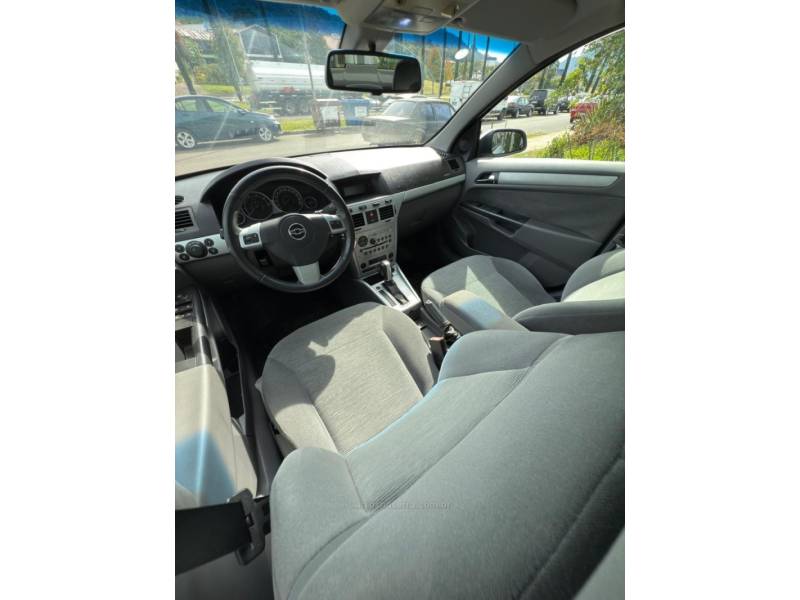 CHEVROLET - VECTRA - 2011/2011 - Prata - R$ 45.900,00